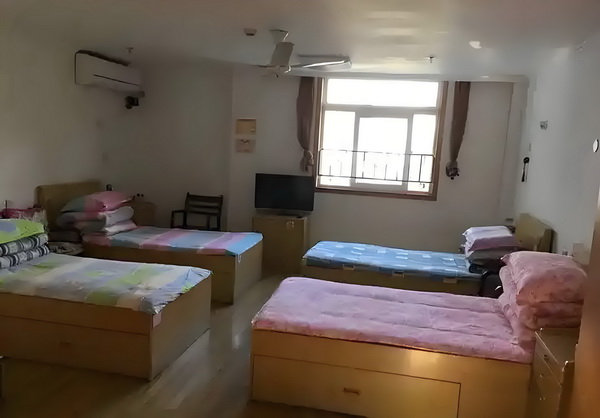 汪小菲带儿女到内蒙古，玥儿骑马他牵马
